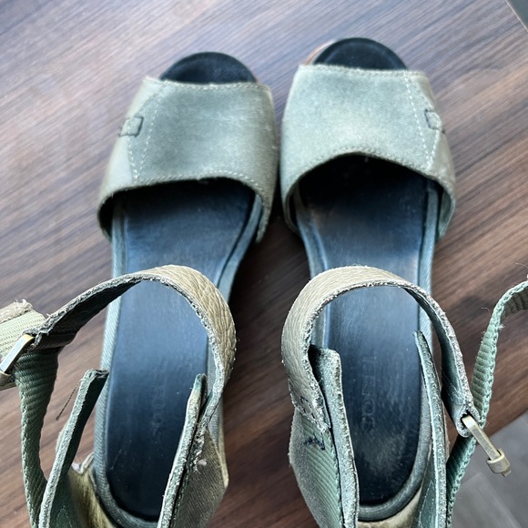 sorel sandals - Picture 2 of 4